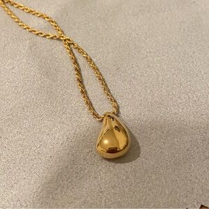 Missoma Savi Sculptural Droplet Pendant Necklace Price $175 Like new